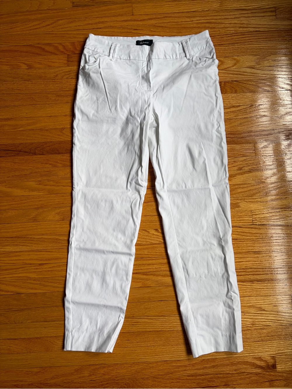 LIKE NEW Reitmans The Iconic White Pants Size 8 (Regular)